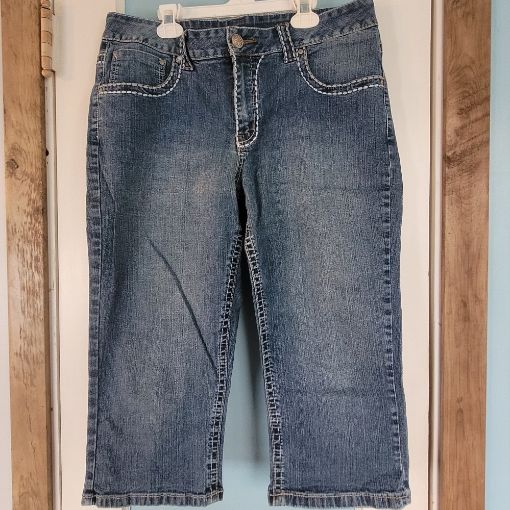 Woman's cropped jeans